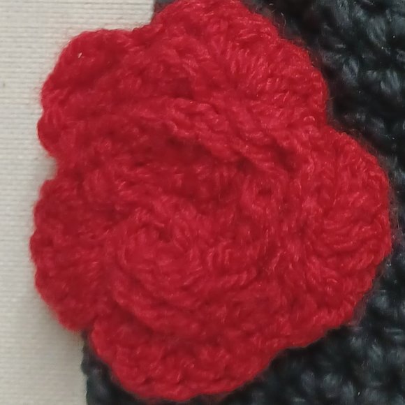 Baby knitted lady bug hat, with red flower - Picture 5 of 5